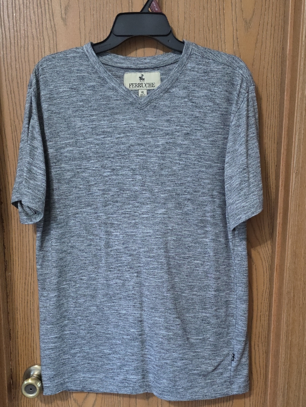FERRUCHE Men’s Gray Heather Short Sleeve V-Neck Tee